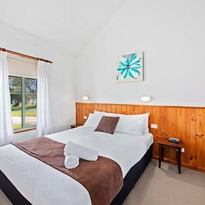 Two-Bedroom Cabin Balcony Squatters Hut